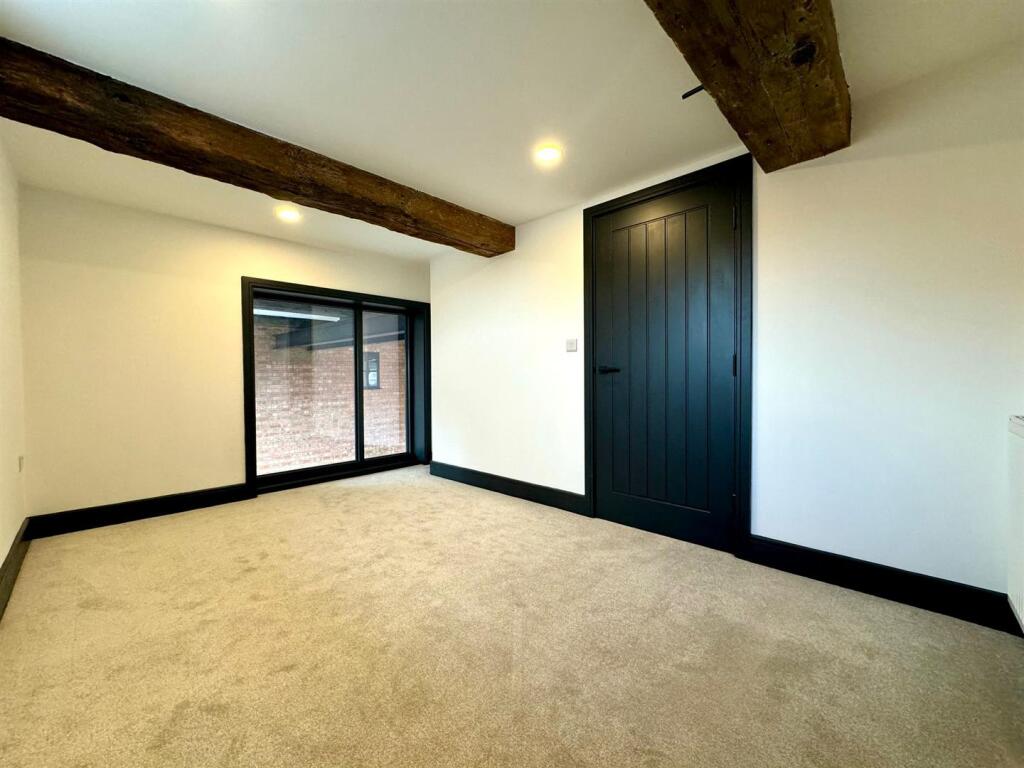 Bedroom pic 3.jpeg