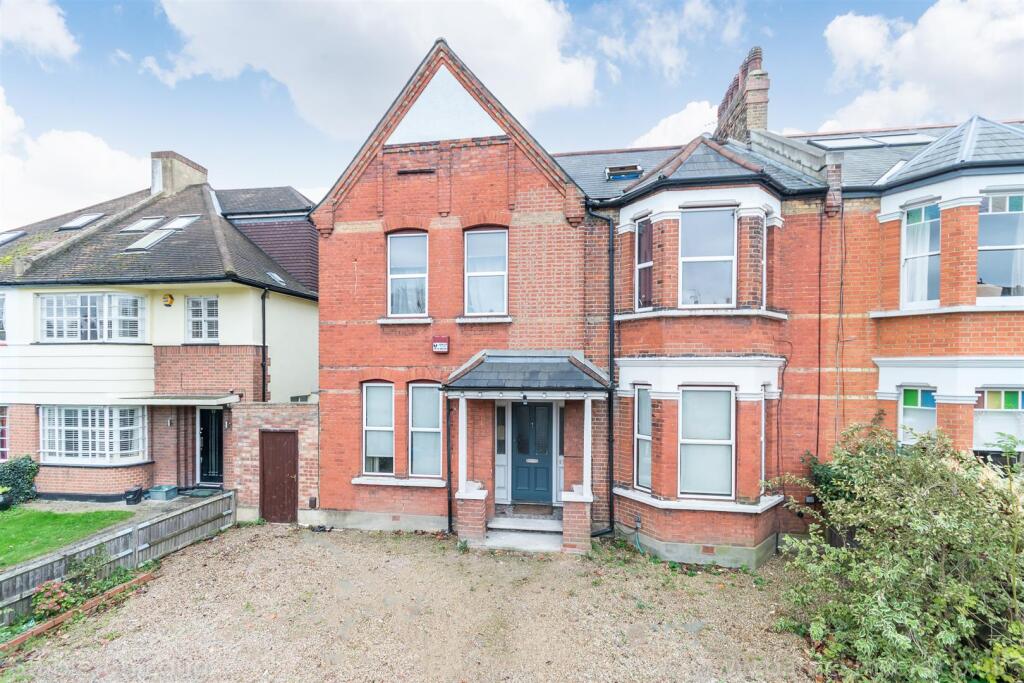 Flat 2 20 Chestnut Road-18.jpg