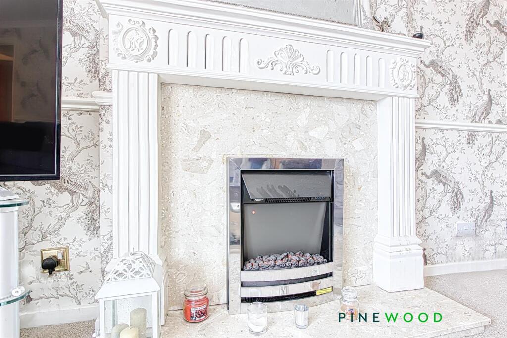 LOUNGE - FIREPLACE
