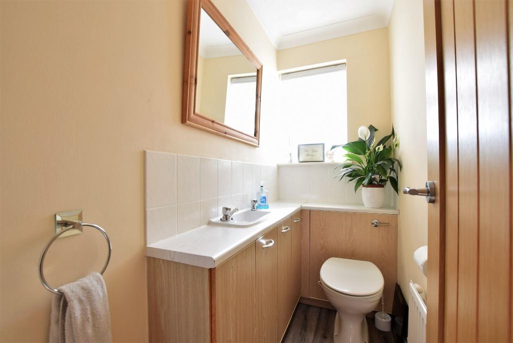 GROUND FLOOR CLOAKROOM