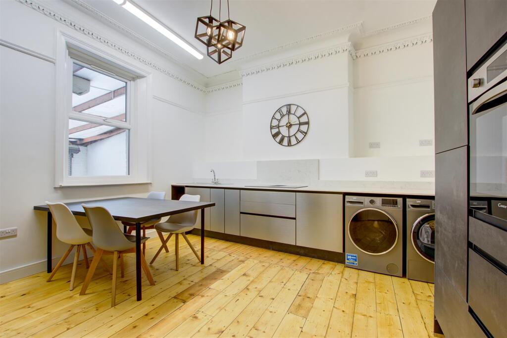 Kitchen 1.jpg