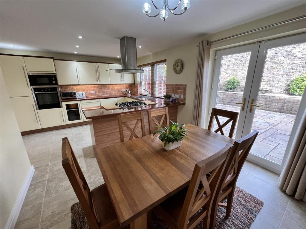 Open Plan Kitchen &amp; Dining Room