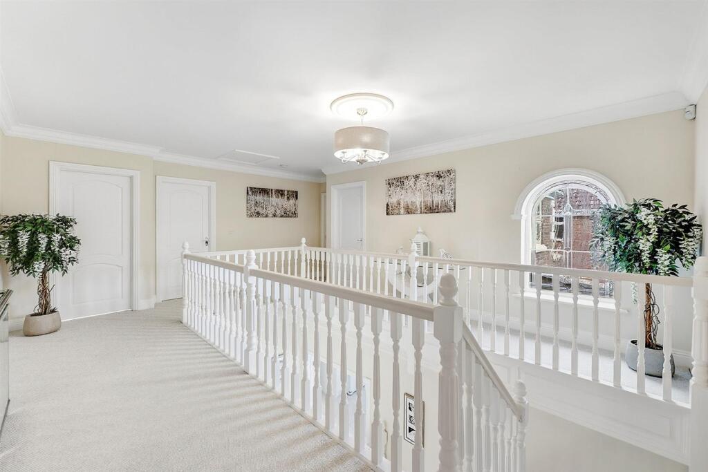 First Floor Galleried Landing