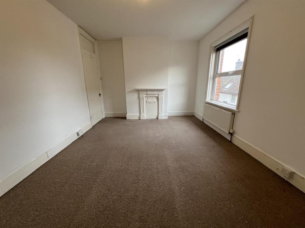 Bedroom 12.jpg