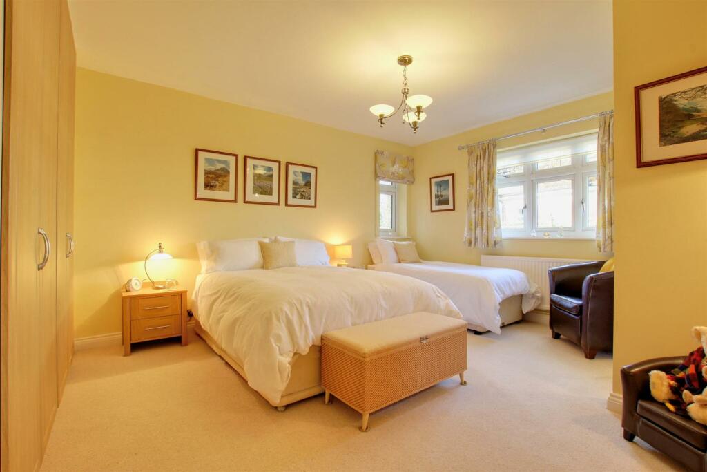 BEDROOM 2