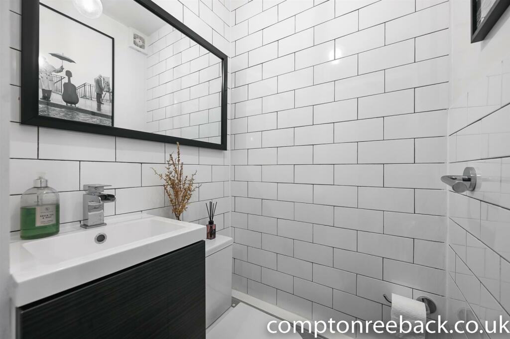 CR - 48 Downfield Close - WC1 (1).jpg