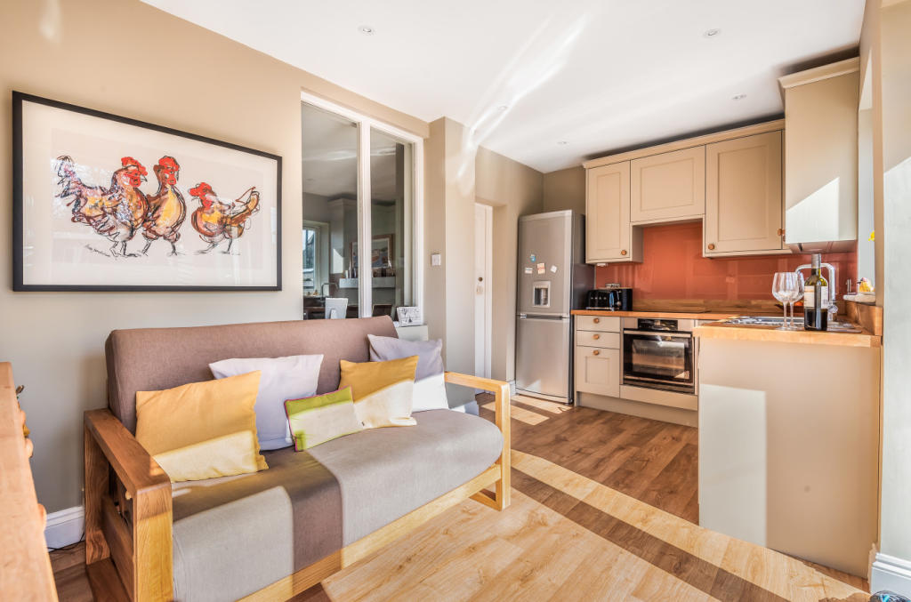 Kitchen/B'Fast Room