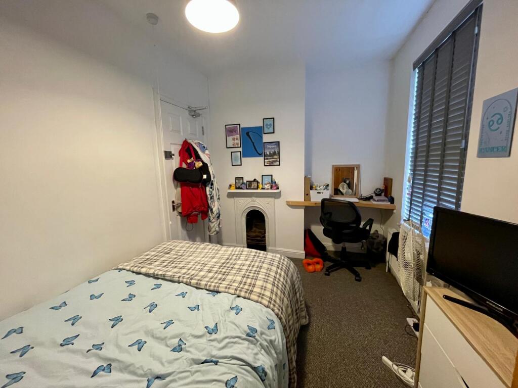 13Westfield - (bed2).jpeg