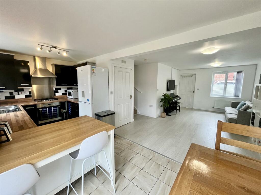 Open Plan Lounge, Dining &amp; Kitchen