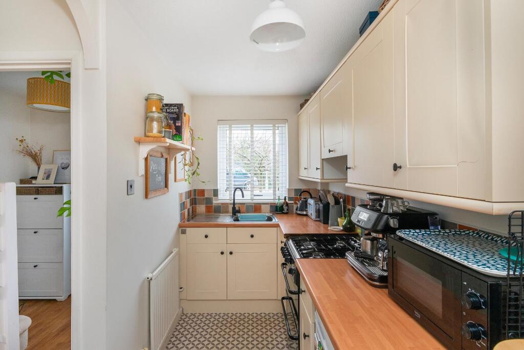 0B5TCPY - Kitchen B.jpg