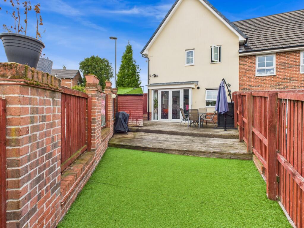 CAM03729G0-PR0130-STILL007