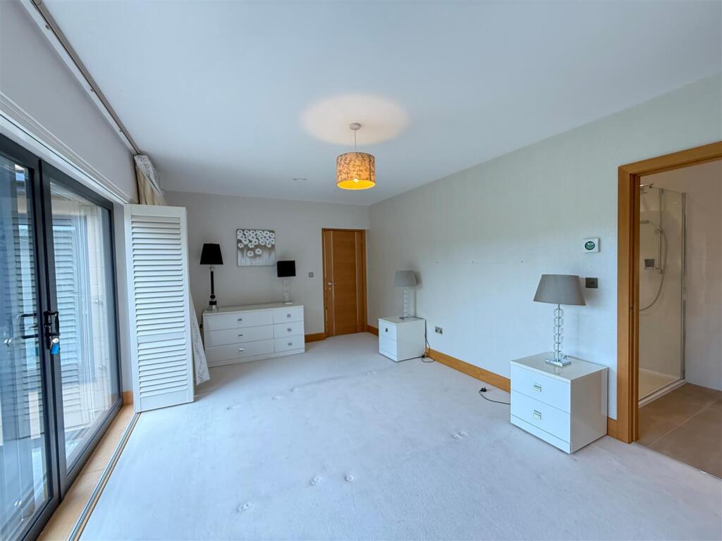 rear bedroom.jpg