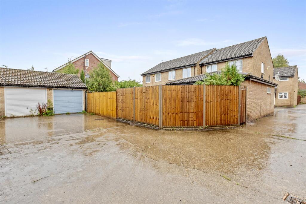 11 Pinels Way, HP11 1TU-15.jpg