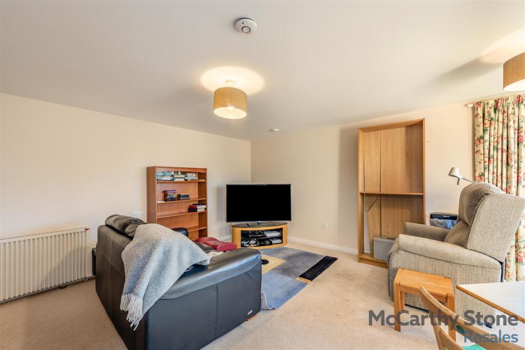 8674139-interior08.jpg