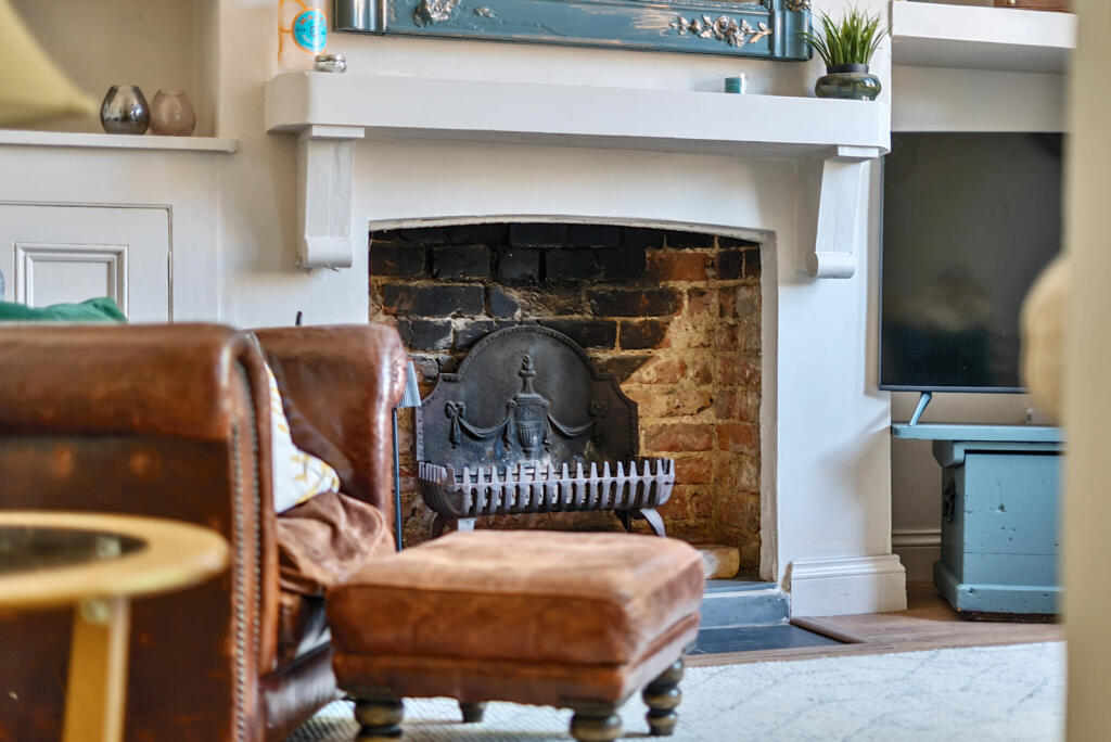 1317920-10-6867ec...