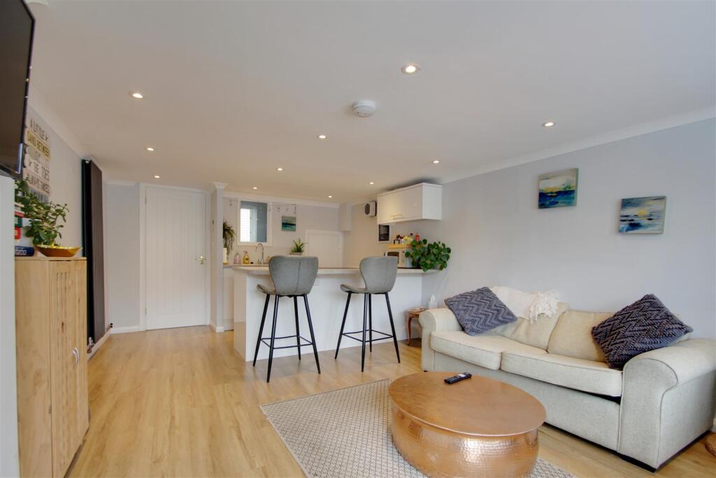 Open Plan Lounge Kitchen