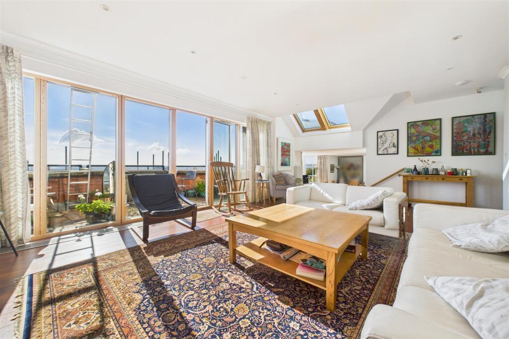 The Penthouse, 12 Kingsdown Parade, Bristol, BS6 5