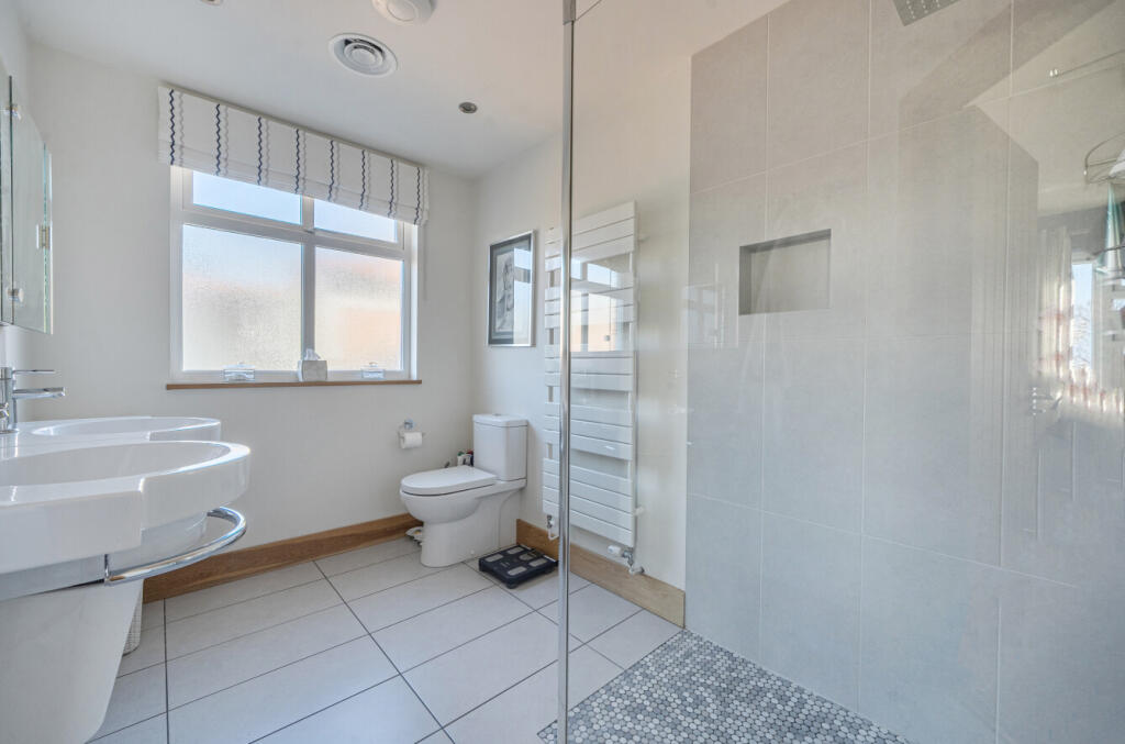 1381890-8-691f098...