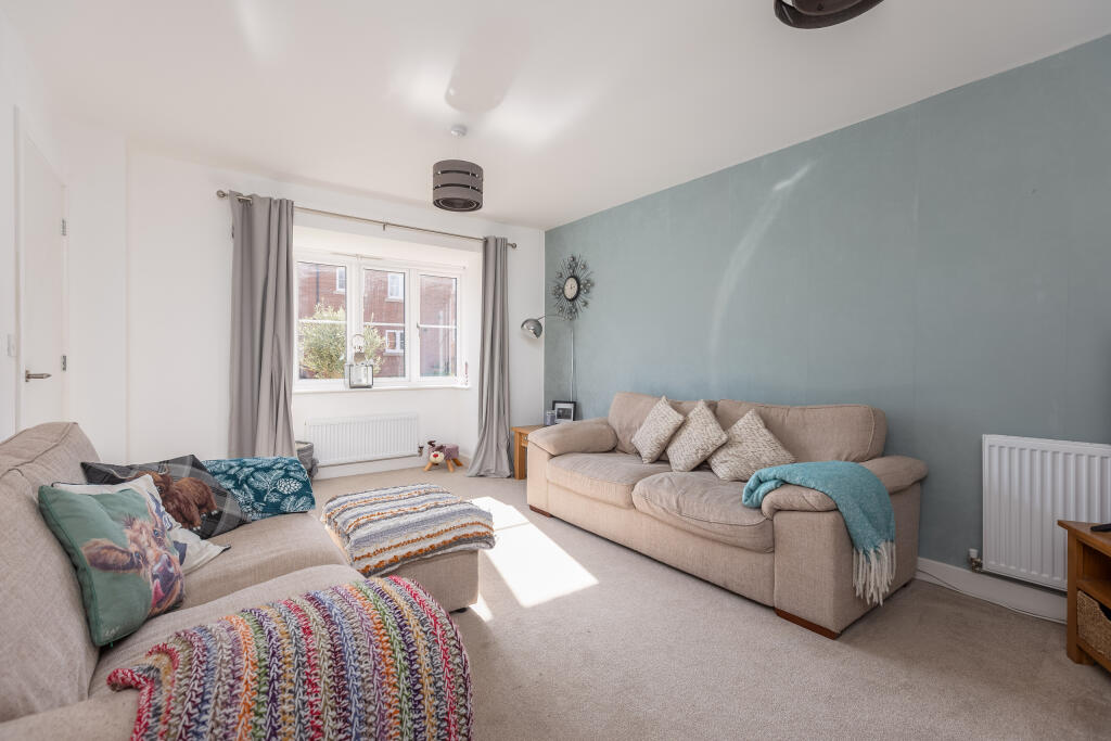 Holly Drive 12 Lounge-2