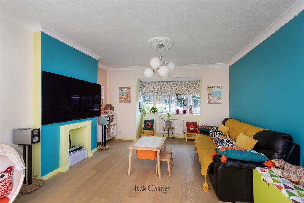 Hillingdon Avenue, TN13 3QT 003.jpg