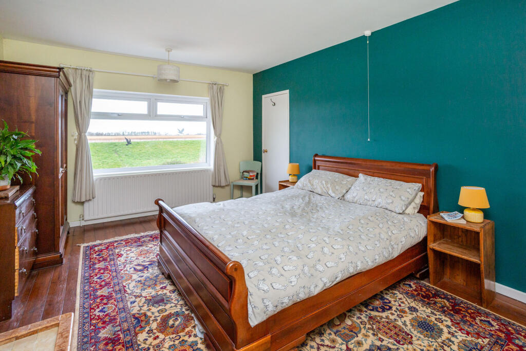 bedroom 1b