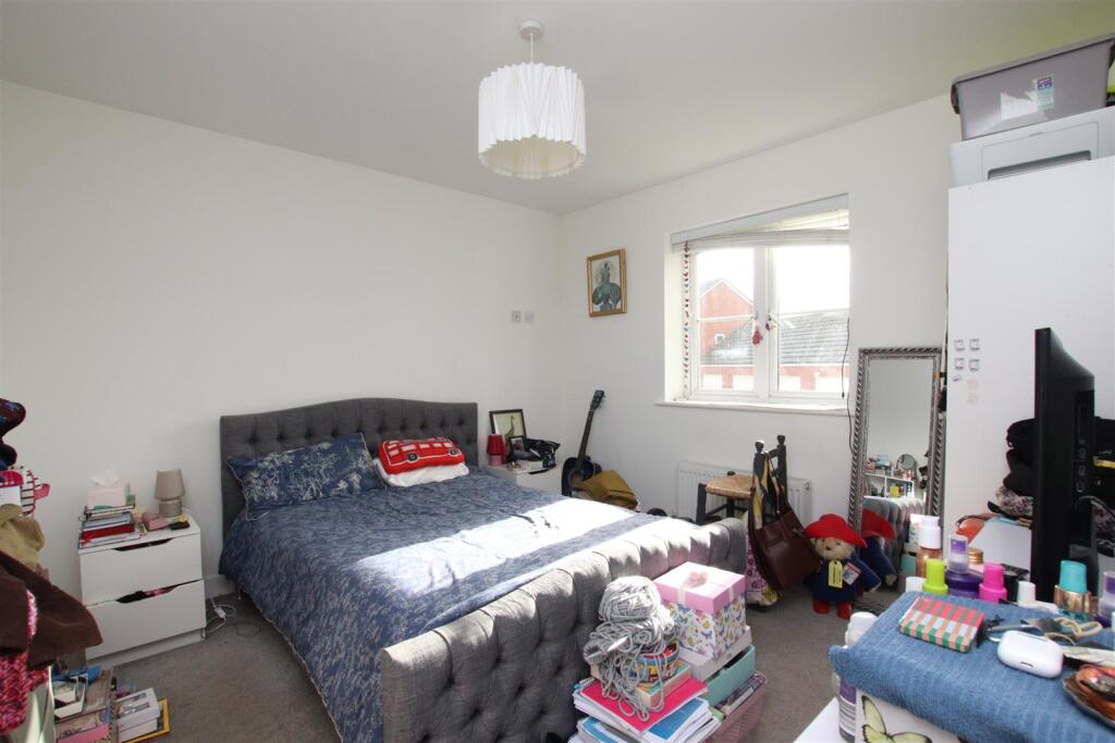 Bedroom 1.JPG