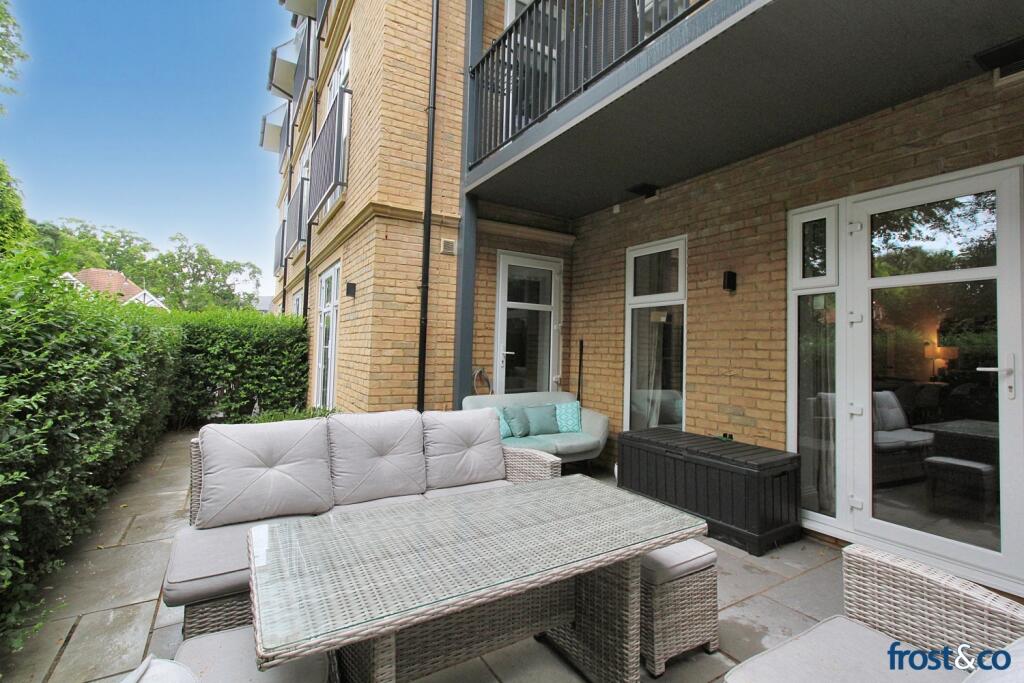 Private Rear Patio to Lounge