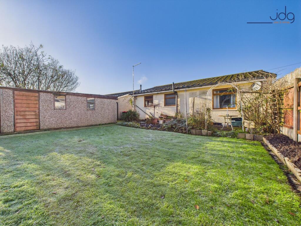 Spacious South Facing Garden