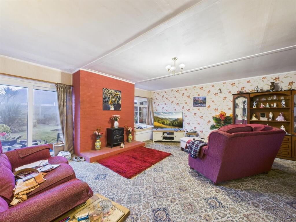 Reception Room/Dining Area
