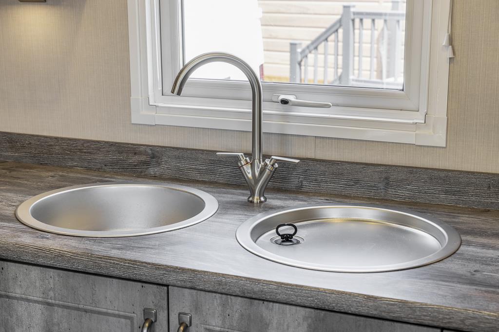 Swan Lake Country Park (Swineshead) Cabin 2-19.jpg