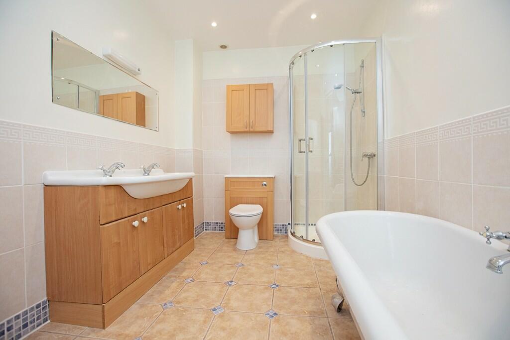 Main Ensuite