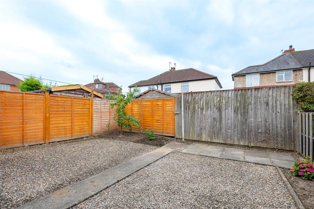 5 Thirlmere Dr-15.jpg