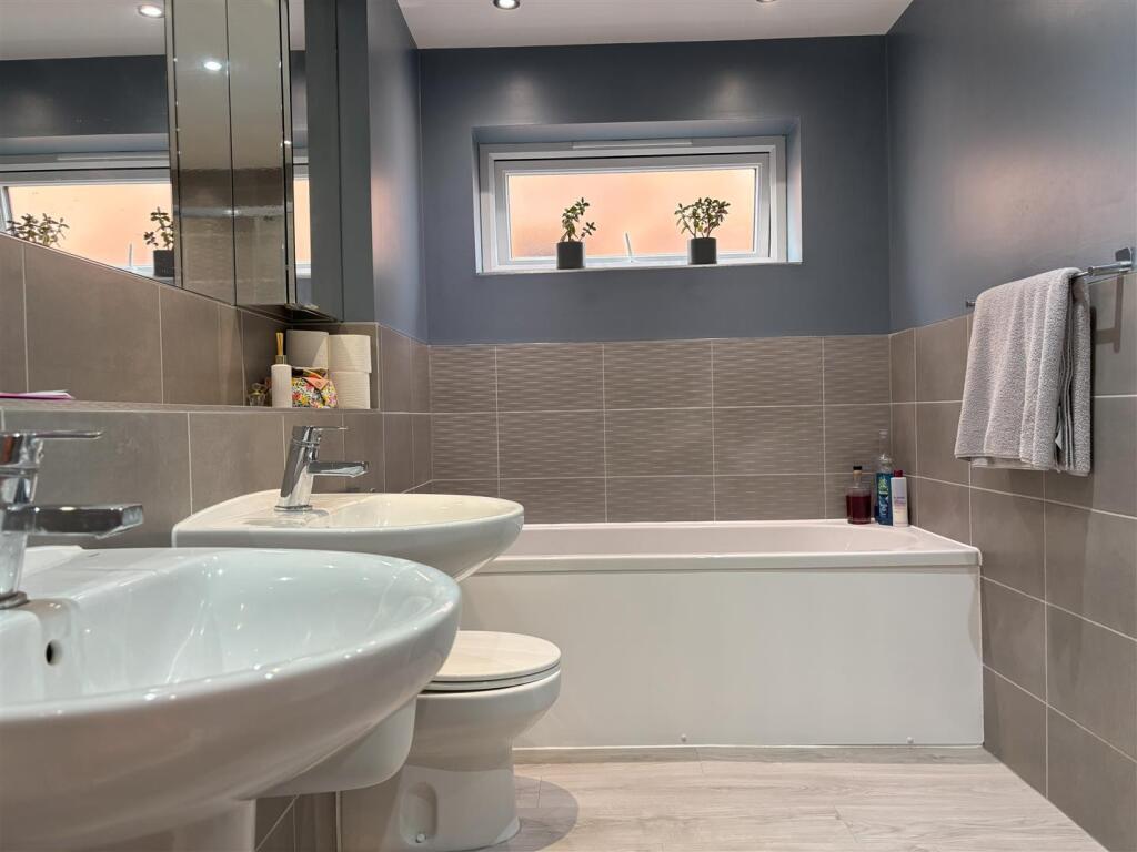 ENSUITE