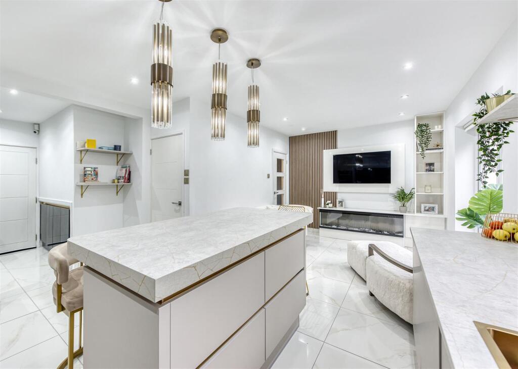 27 Mount Road-FEB25-kitchen4.jpg