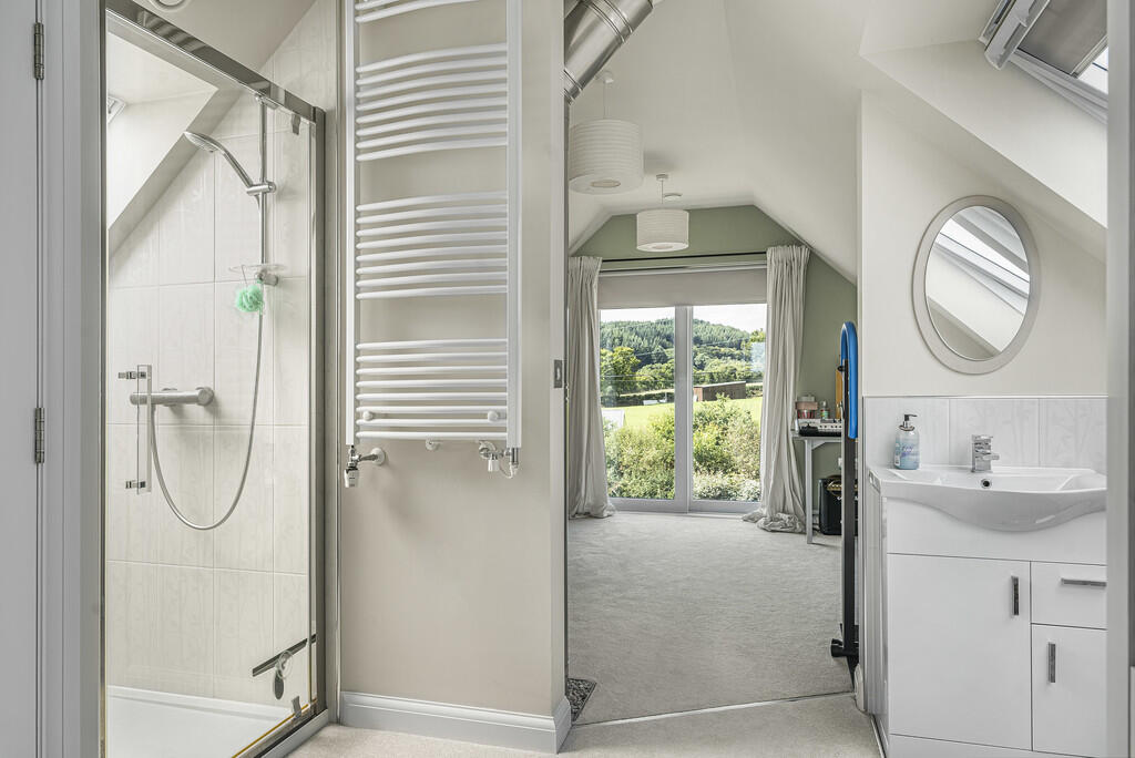 Principle En-Suit...