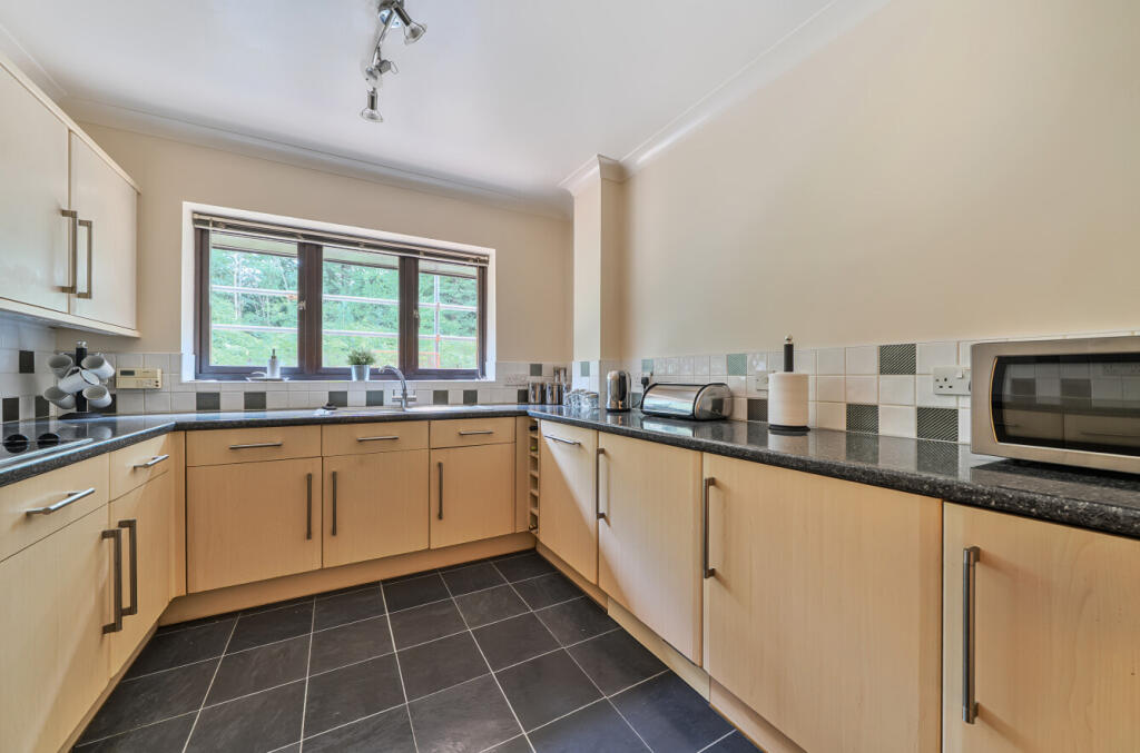 1316326-10-685c0c...