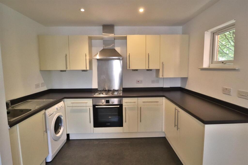 OPEN PLAN KITCHEN AND LIVING ROOM