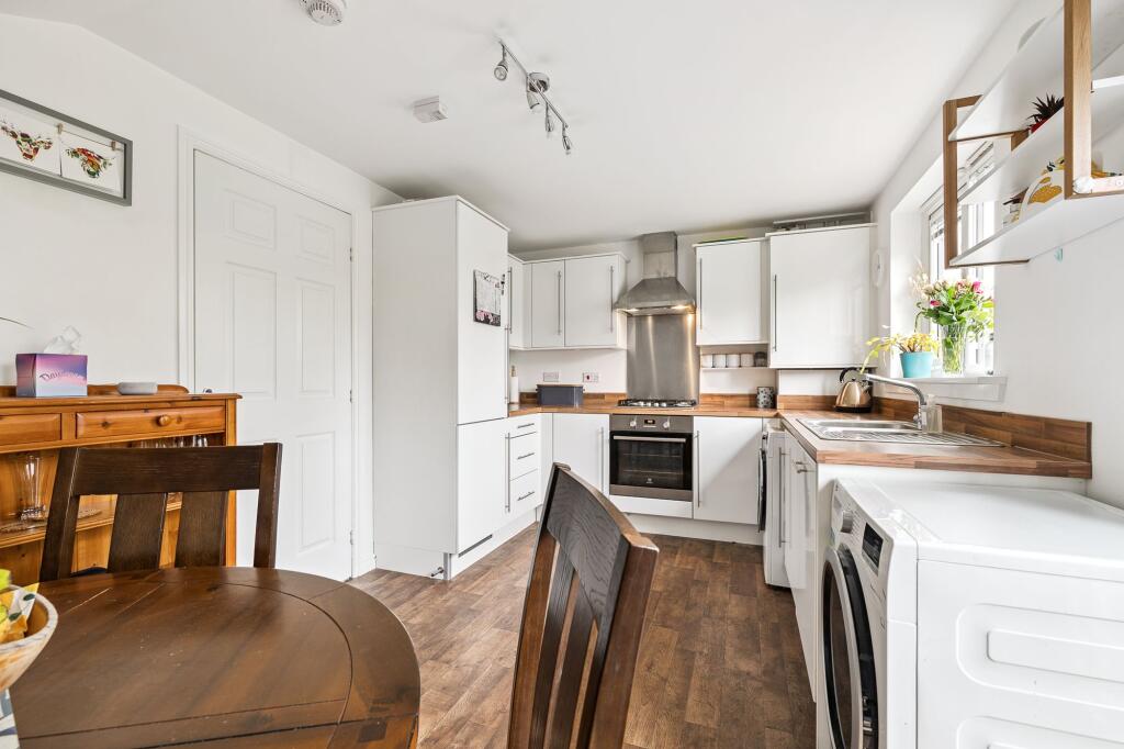 Kitchen / Dining Area
