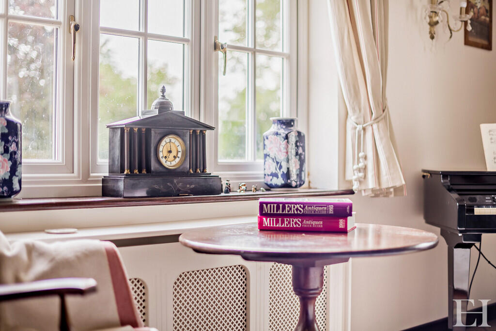 8647829-interiorW...