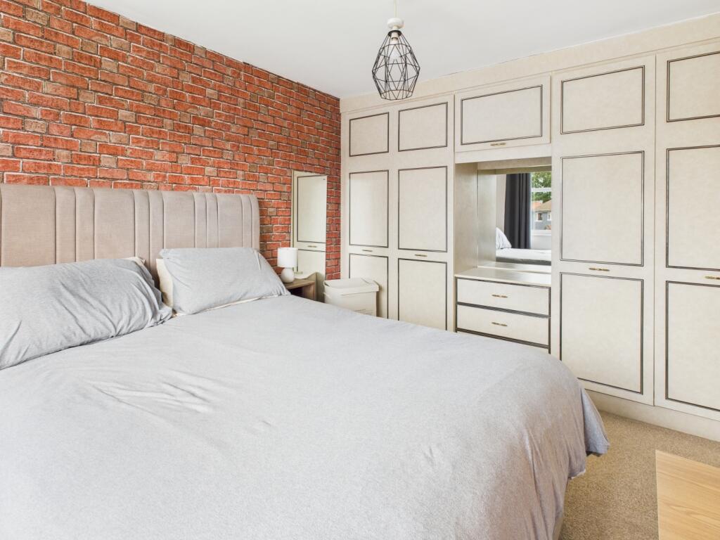 CAM03729G0-PR0152-STILL020