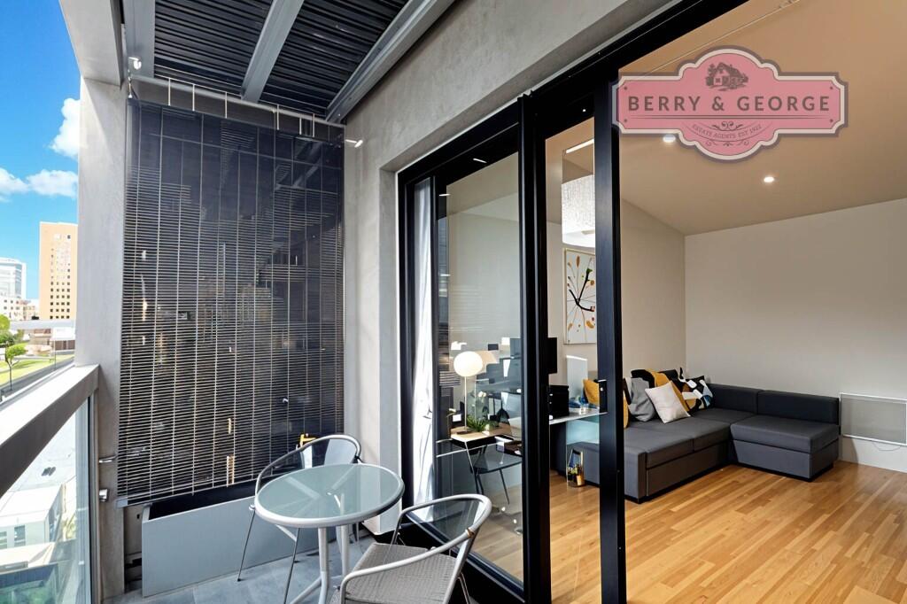 BALCONY OFF LOUNGE