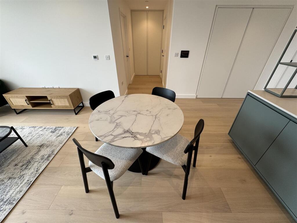 Dining area pic 8.jpeg