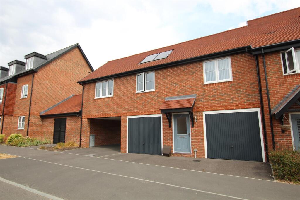 GARAGE (RIGHT HAND SIDE)