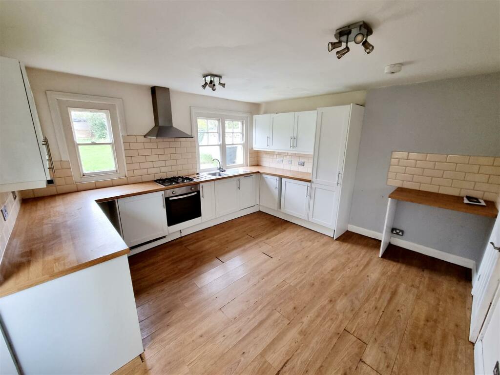 Kitchen 1.jpg