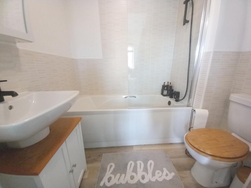 EN SUITE BATHROOM