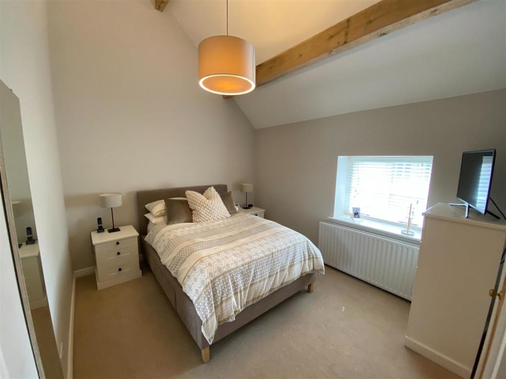 Bedroom 1.jpg