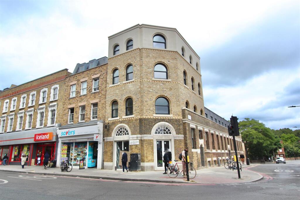 Stoke Newington High Street, N16