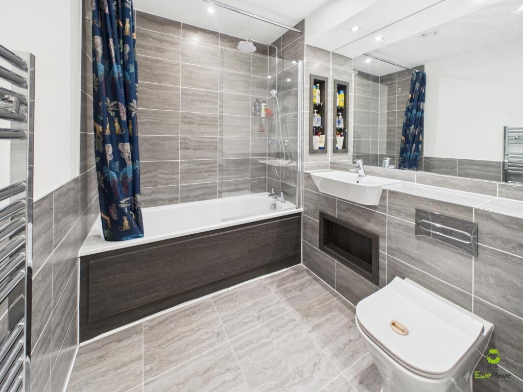  Presented by Clinton at EweMove Bexleyheath and D