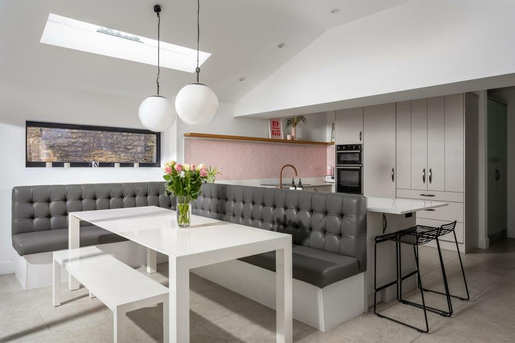 28 - 39 Cheltenham Road - GL7 2HU - Web.jpg