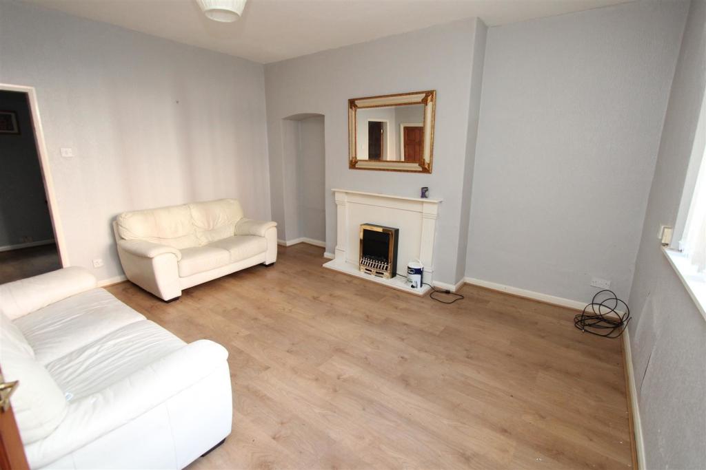 Lounge 1.jpg